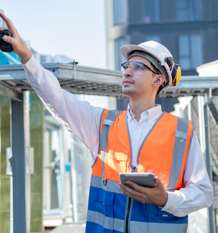An engineer checks the status of a large AHU air conditioner control valve.